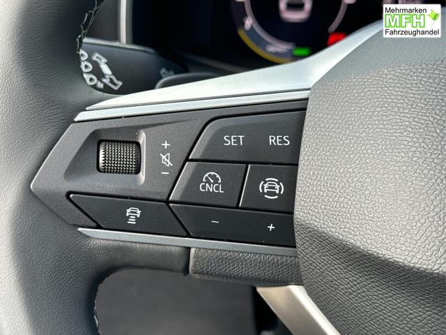 Seat / Leon Sportstourer / Grau / / / 1,5 eTSI DSG+ACC+LED+SHZ+CAM+Licht u. Sicht