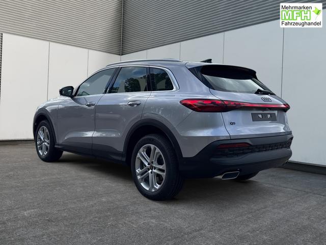 Audi / Q5 / Silber / / / AHK+NAVI+LED+SHZ+PDC