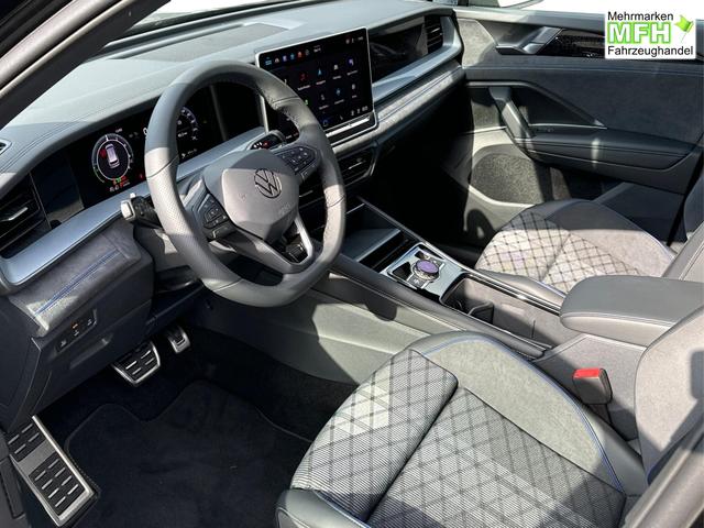 Volkswagen / Tayron / Schwarz / / / PANORMA+LED+AHK+EL. HECKKL.+PDC+20'' LM