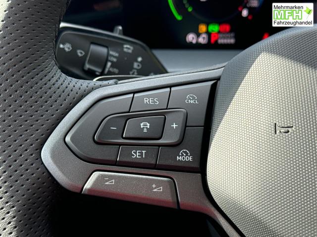 Volkswagen / Tayron / Schwarz / / / PANORMA+LED+AHK+EL. HECKKL.+PDC+20'' LM