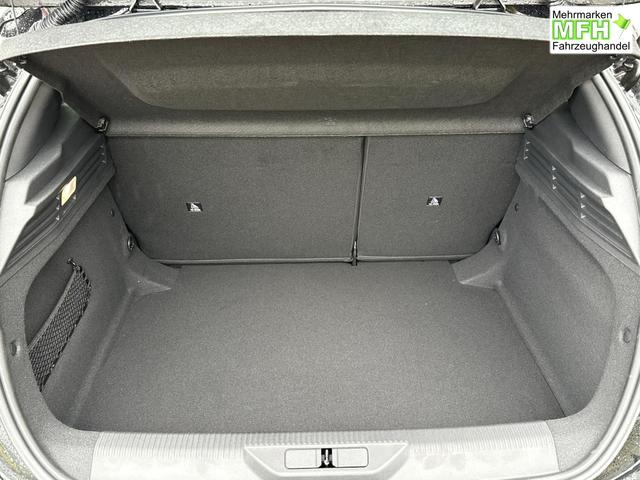 Peugeot / 308 / Schwarz / / / SHZ+KAMERA+NAVI+KEYLESS+ACC+17 LM