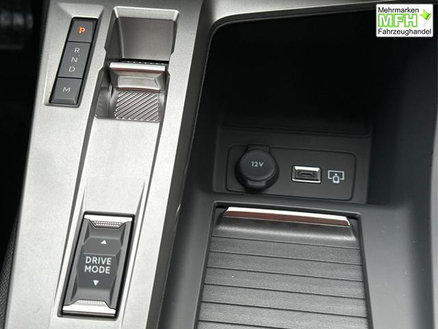 Peugeot / 308 / Schwarz / / / SHZ+KAMERA+NAVI+KEYLESS+ACC+17 LM