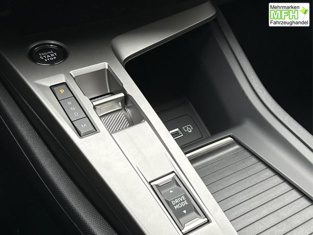 Peugeot / 308 / Schwarz / / / SHZ+KAMERA+NAVI+KEYLESS+ACC+17 LM