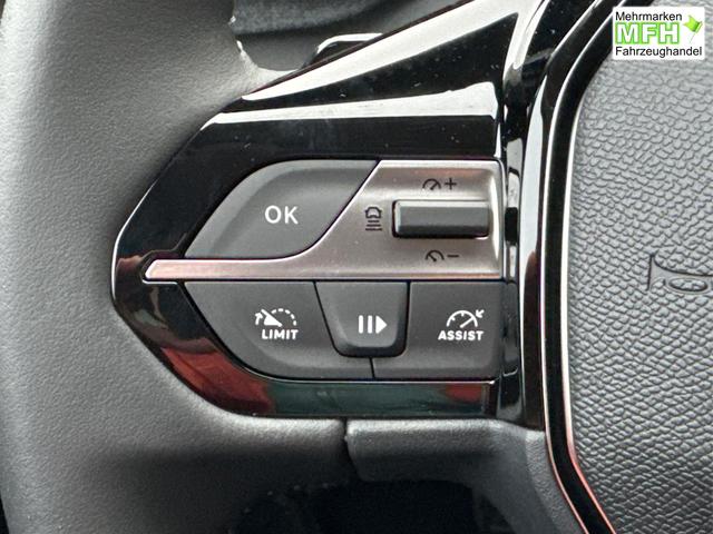 Peugeot / 308 / Schwarz / / / SHZ+KAMERA+NAVI+KEYLESS+ACC+17 LM