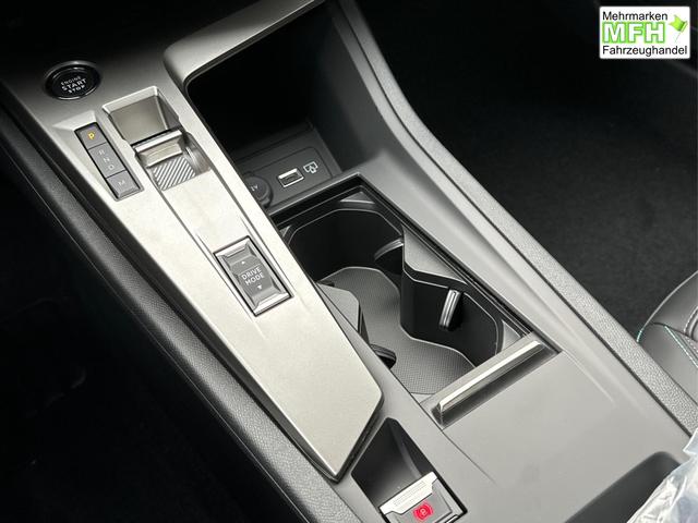 Peugeot / 308 / Schwarz / / / SHZ+KAMERA+NAVI+KEYLESS+ACC+17 LM