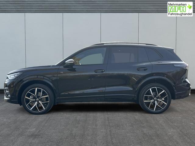 Volkswagen / Tiguan / Schwarz / / / 4x4 AHK+PANO+STANDHZG+20 ALU+eHK
