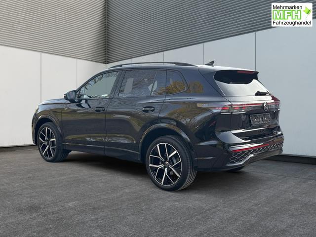 Volkswagen / Tiguan / Schwarz / / / 4x4 AHK+PANO+STANDHZG+20 ALU+eHK
