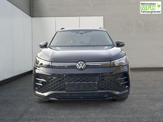 Volkswagen / Tiguan / Schwarz / / / 4x4 AHK+PANO+STANDHZG+20 ALU+eHK