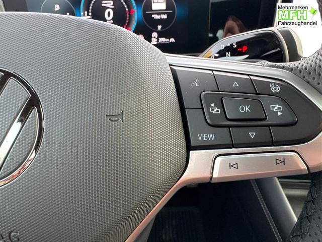 Volkswagen / Tiguan / Schwarz / / / 4x4 AHK+PANO+STANDHZG+20 ALU+eHK