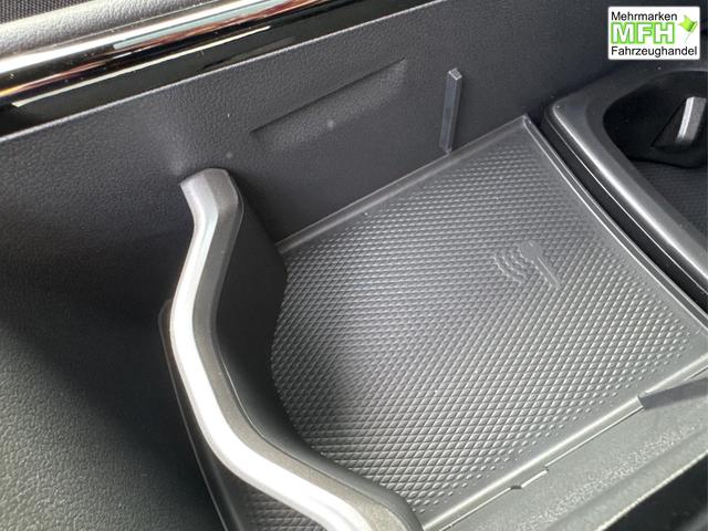 Volkswagen / Tiguan / Schwarz / / / 4x4 AHK+PANO+STANDHZG+20 ALU+eHK