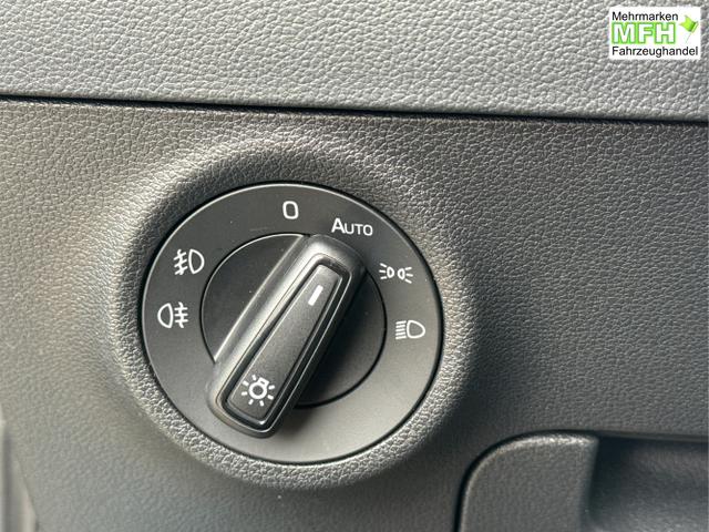 Skoda / Karoq / Schwarz / / / AHK+KAMERA+EL. HECKKL.+SHZ+ACC+KESSY+18''ALU