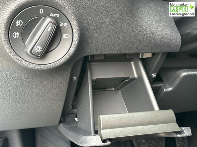 Skoda / Karoq / Schwarz / / / AHK+KAMERA+EL. HECKKL.+SHZ+ACC+KESSY+18''ALU