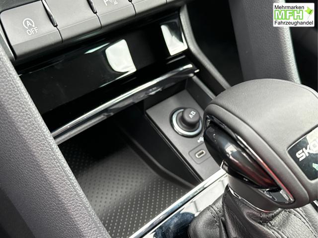 Skoda / Karoq / Schwarz / / / AHK+KAMERA+EL. HECKKL.+SHZ+ACC+KESSY+18''ALU