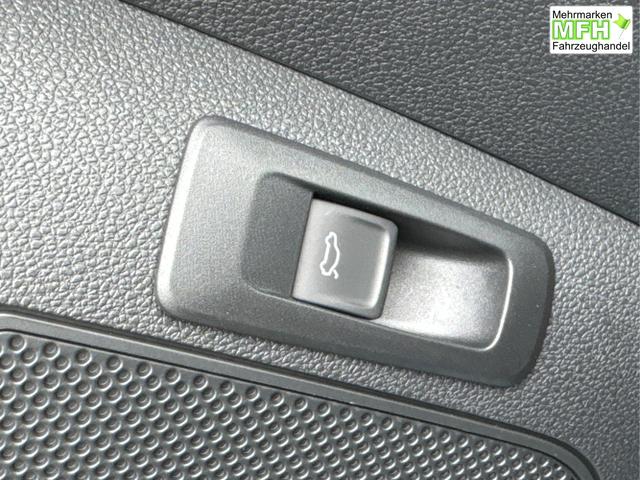 Skoda / Karoq / Schwarz / / / AHK+KAMERA+EL. HECKKL.+SHZ+ACC+KESSY+18''ALU