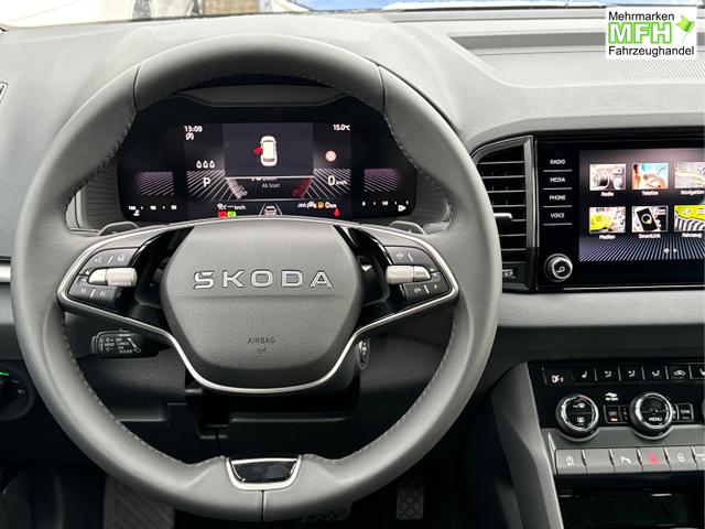 Skoda / Karoq / Schwarz / / / AHK+KAMERA+EL. HECKKL.+SHZ+ACC+KESSY+18''ALU