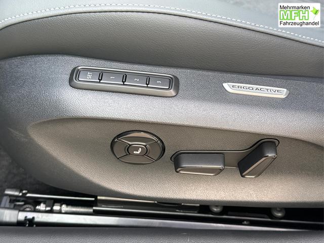 Volkswagen / Passat Variant / Silber / / / DSG+AHK+PANO+NAVI+ACC+KAMERA+LED+MASSAGE