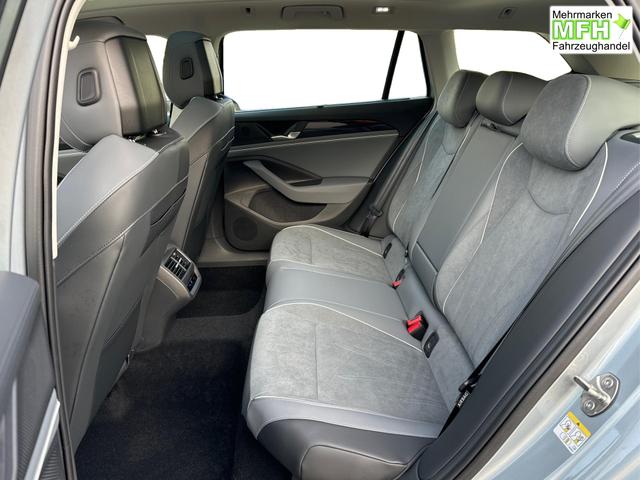 Volkswagen / Passat Variant / Silber / / / DSG+AHK+PANO+NAVI+ACC+KAMERA+LED+MASSAGE