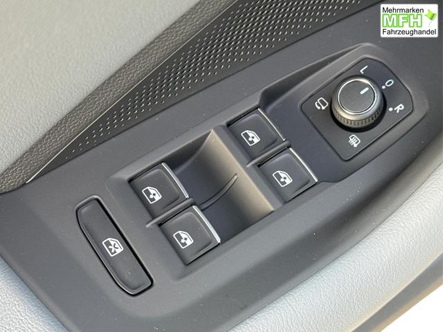 Volkswagen / Passat Variant / Silber / / / DSG+AHK+PANO+NAVI+ACC+KAMERA+LED+MASSAGE