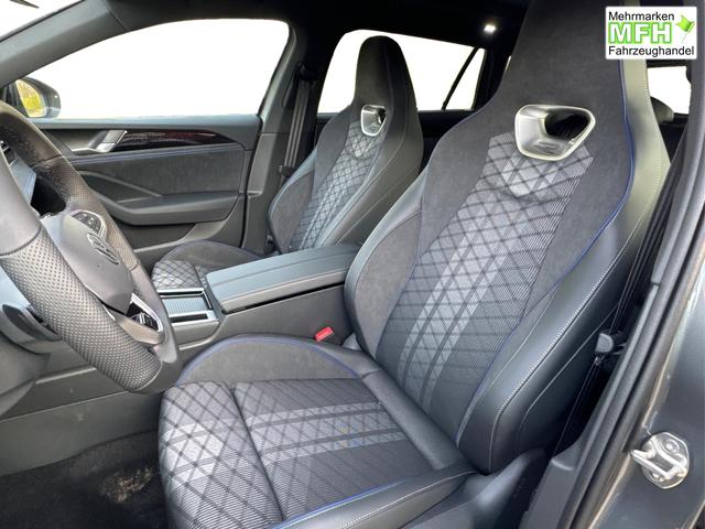 Volkswagen / Passat Variant / Grau / / / AHK+PANO+NAVI+Head-UP+Matrix-LED+ACC