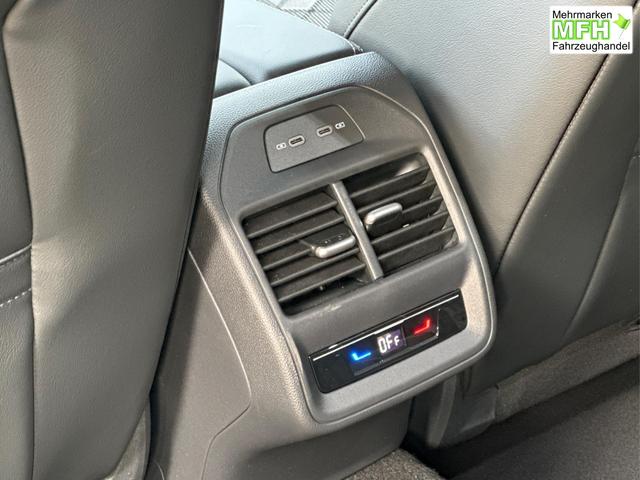 Volkswagen / Passat Variant / Grau / / / AHK+PANO+NAVI+Head-UP+Matrix-LED+ACC