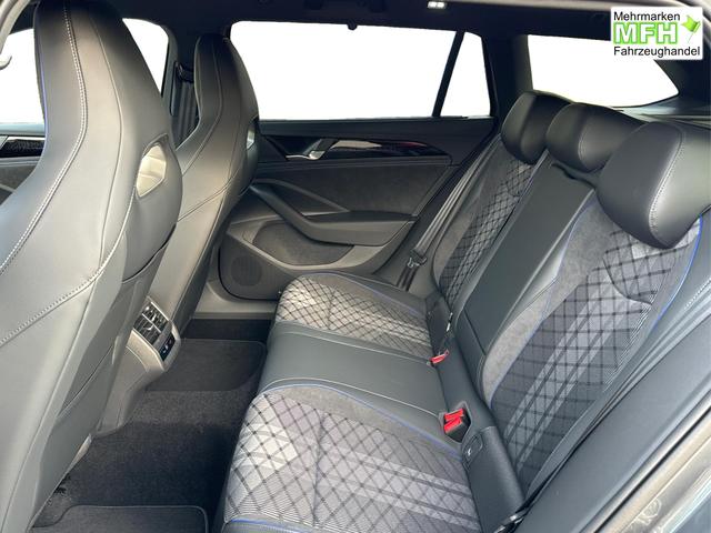 Volkswagen / Passat Variant / Grau / / / AHK+PANO+NAVI+Head-UP+Matrix-LED+ACC