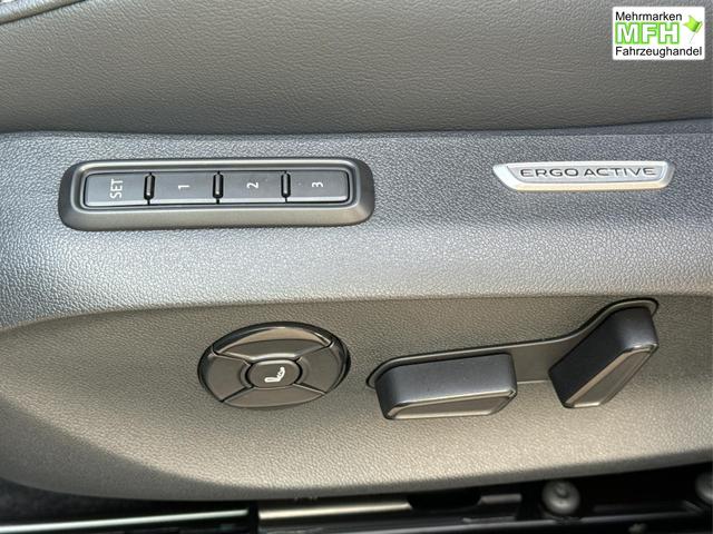 Volkswagen / Passat Variant / Grau / / / AHK+PANO+NAVI+Head-UP+Matrix-LED+ACC