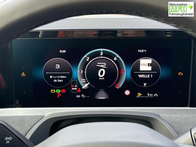 Volkswagen / Passat Variant / Grau / / / AHK+PANO+NAVI+Head-UP+Matrix-LED+ACC