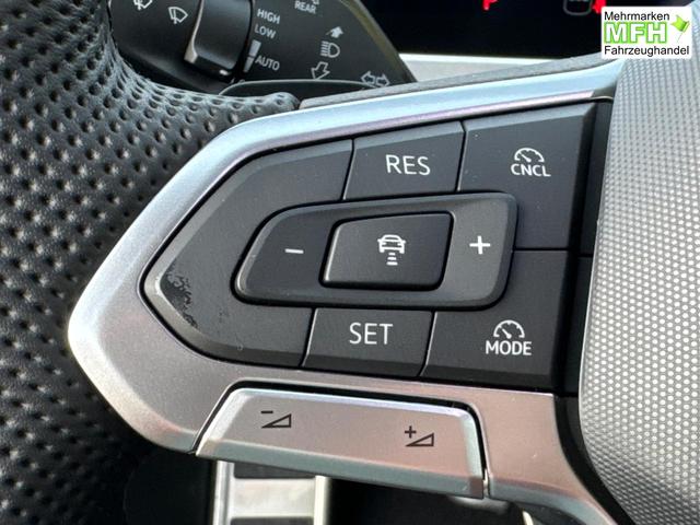 Volkswagen / Passat Variant / Grau / / / AHK+PANO+NAVI+Head-UP+Matrix-LED+ACC