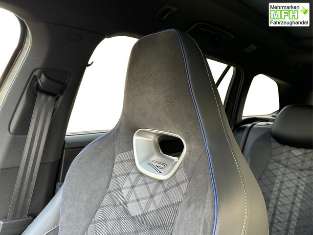 Volkswagen / Passat Variant / Grau / / / AHK+PANO+NAVI+Head-UP+Matrix-LED+ACC