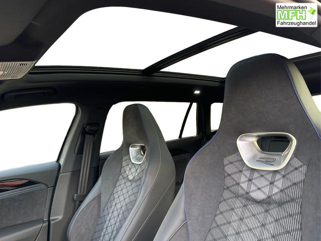 Volkswagen / Passat Variant / Grau / / / AHK+PANO+NAVI+Head-UP+Matrix-LED+ACC