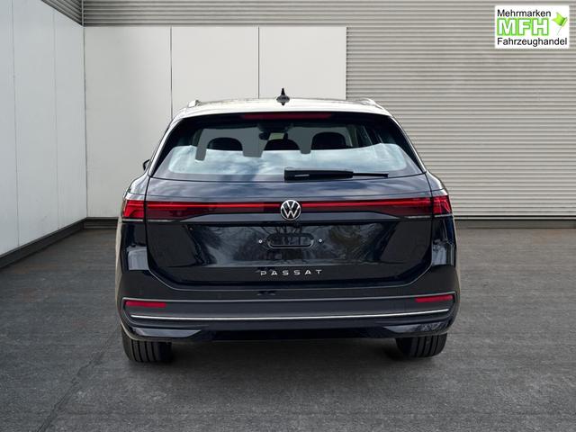 Volkswagen / Passat Variant / Schwarz / / / DSG+AHK+MASSAGE+NAVI+ACC+KAMERA+LED+17 ALU