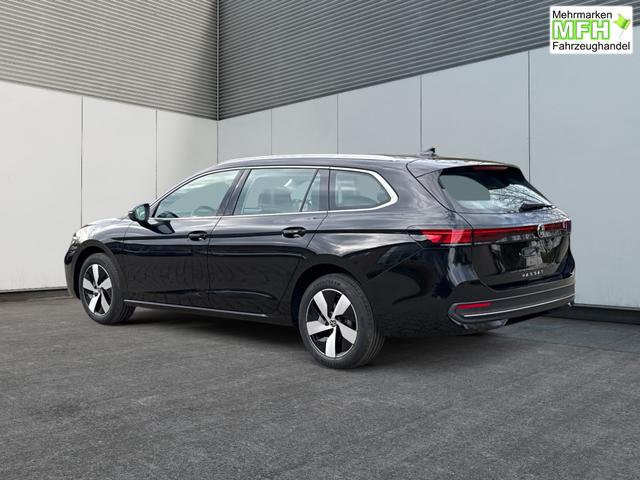 Volkswagen / Passat Variant / Schwarz / / / DSG+AHK+MASSAGE+NAVI+ACC+KAMERA+LED+17 ALU