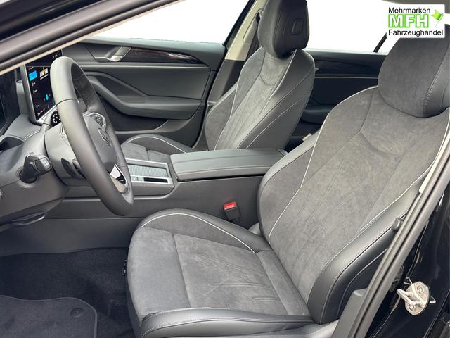 Volkswagen / Passat Variant / Schwarz / / / DSG+AHK+MASSAGE+NAVI+ACC+KAMERA+LED+17 ALU