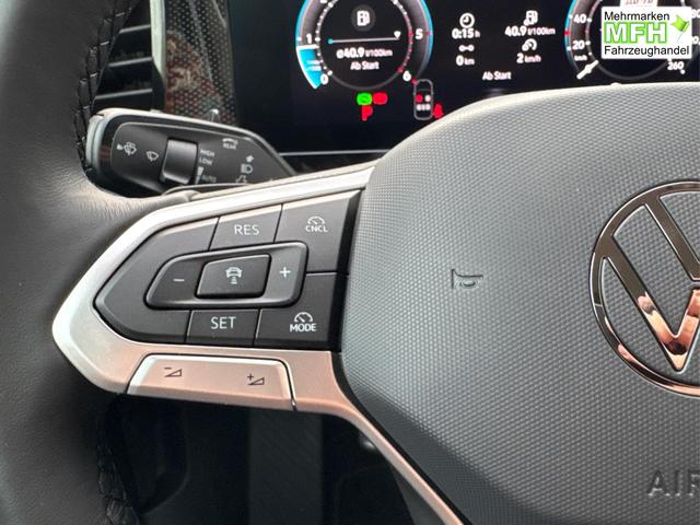 Volkswagen / Passat Variant / Schwarz / / / DSG+AHK+MASSAGE+NAVI+ACC+KAMERA+LED+17 ALU