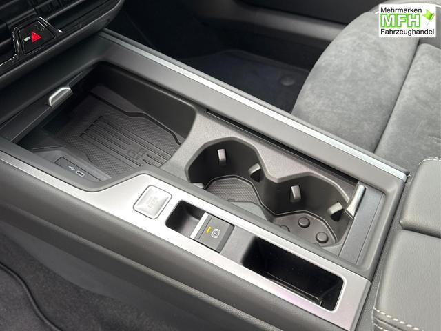 Volkswagen / Passat Variant / Schwarz / / / DSG+AHK+MASSAGE+NAVI+ACC+KAMERA+LED+17 ALU