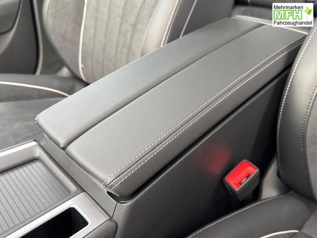 Volkswagen / Passat Variant / Schwarz / / / DSG+AHK+MASSAGE+NAVI+ACC+KAMERA+LED+17 ALU