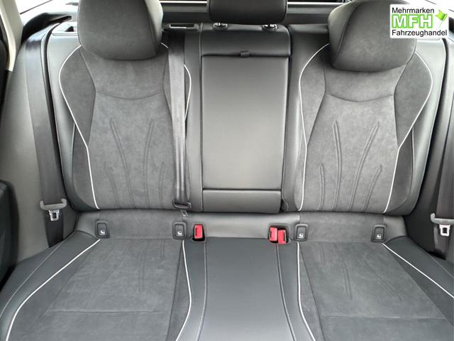 Volkswagen / Passat Variant / Schwarz / / / DSG+AHK+MASSAGE+NAVI+ACC+KAMERA+LED+17 ALU