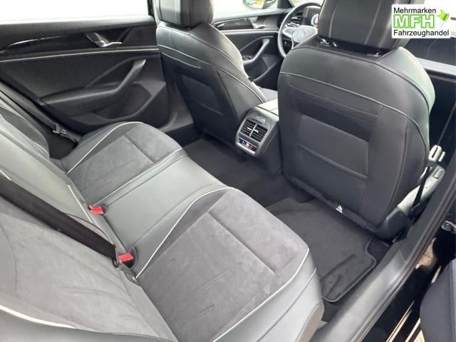 Volkswagen / Passat Variant / Schwarz / / / DSG+AHK+MASSAGE+NAVI+ACC+KAMERA+LED+17 ALU