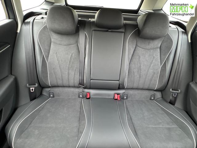 Volkswagen / Passat Variant / Grau / / / DSG+AHK+MASSAGE+NAVI+ACC+KAMERA+LED+17 ALU