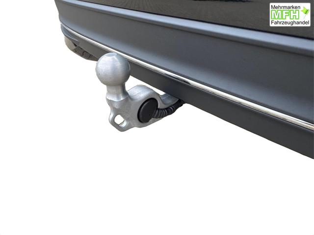 Volkswagen / Passat Variant / Schwarz / / / DSG+AHK+MASSAGE+NAVI+ACC+KAMERA+LED+17 ALU