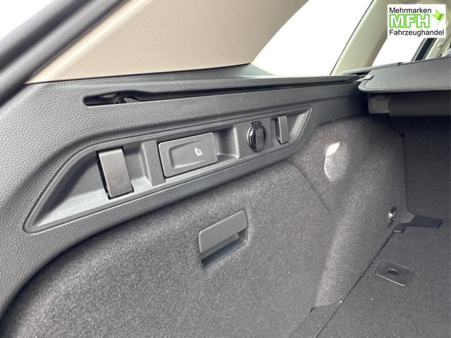 Volkswagen / Passat Variant / Grau / / / DSG+AHK+MASSAGE+NAVI+ACC+KAMERA+LED+17 ALU
