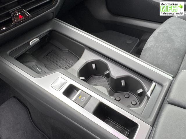 Volkswagen / Passat Variant / Grau / / / DSG+AHK+MASSAGE+NAVI+ACC+KAMERA+LED+17 ALU