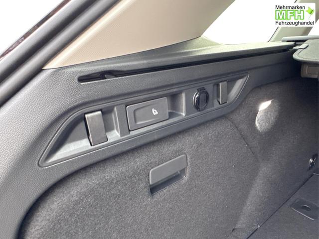 Volkswagen / Passat Variant / Schwarz / / / DSG+AHK+MASSAGE+NAVI+ACC+KAMERA+LED+17 ALU