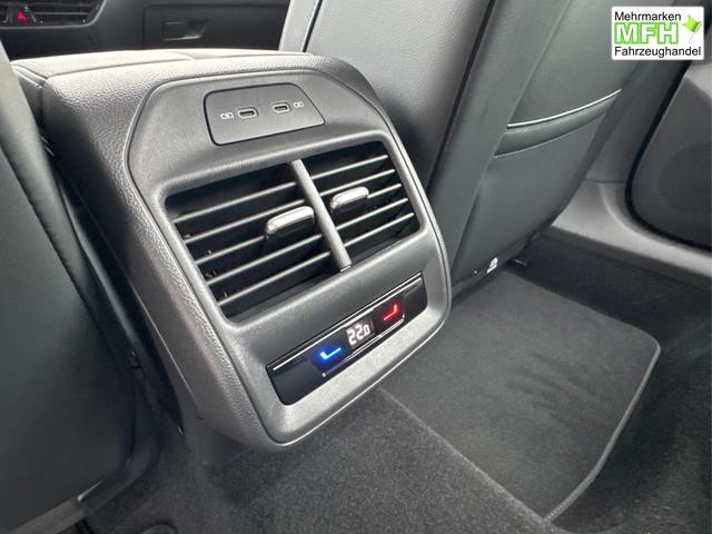 Volkswagen / Passat Variant / Grau / / / DSG+AHK+MASSAGE+NAVI+ACC+KAMERA+LED+17 ALU