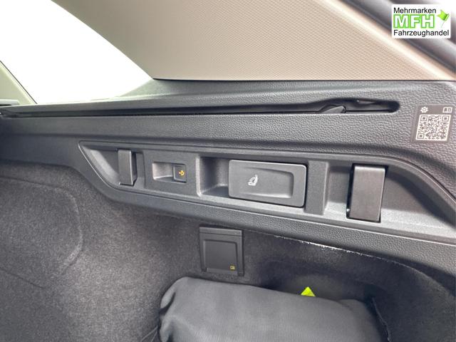 Volkswagen / Passat Variant / Grau / / / DSG+AHK+MASSAGE+NAVI+ACC+KAMERA+LED+17 ALU