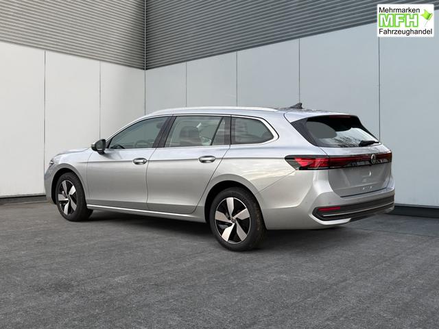 Volkswagen / Passat Variant / Silber / / / DSG+AHK+MASSAGE+NAVI+ACC+KAMERA+LED+17 ALU