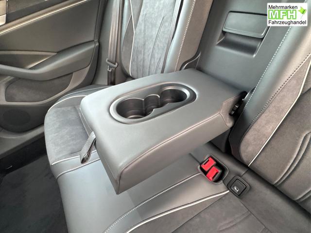 Volkswagen / Passat Variant / Silber / / / DSG+AHK+MASSAGE+NAVI+ACC+KAMERA+LED+17 ALU