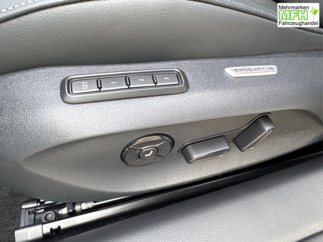 Volkswagen / Passat Variant / Silber / / / DSG+AHK+MASSAGE+NAVI+ACC+KAMERA+LED+17 ALU