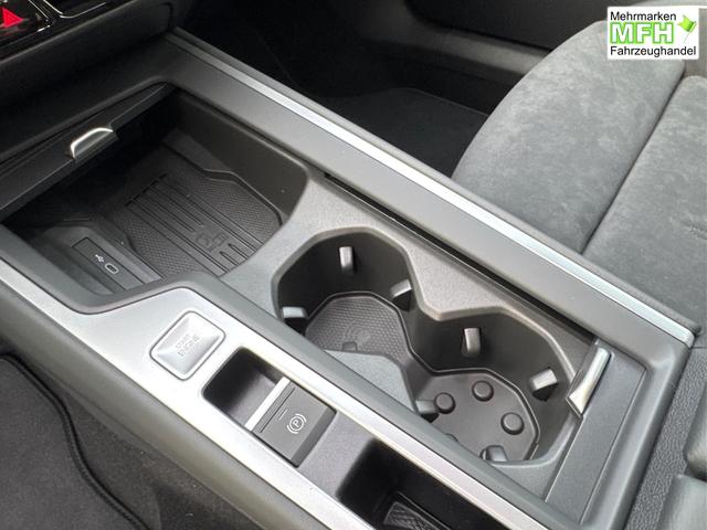 Volkswagen / Passat Variant / Silber / / / DSG+AHK+MASSAGE+NAVI+ACC+KAMERA+LED+17 ALU