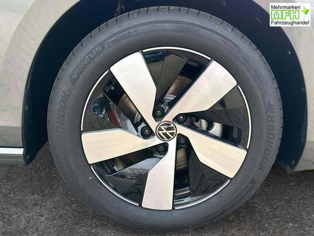 Volkswagen / Passat Variant / Grau / / / DSG+AHK+MASSAGE+NAVI+ACC+KAMERA+LED+17 ALU